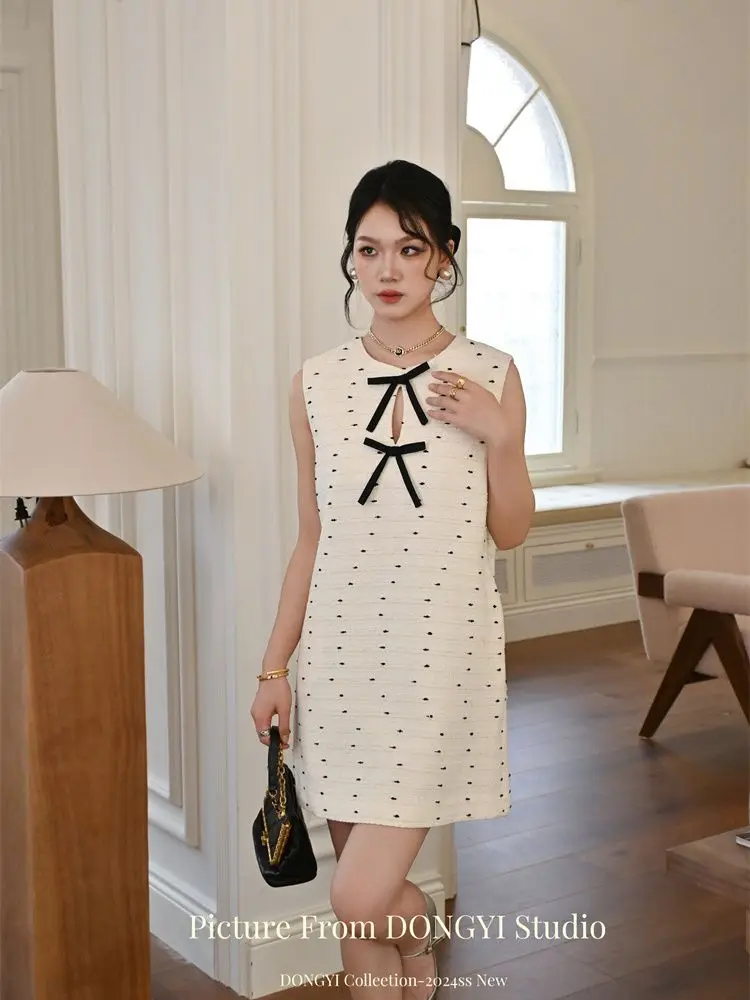 Nieuwe zomerstijl 2022, temperament in Franse stijl, Hepburn-geïnspireerd, zoete kleurblokkering, strik, uitgeholde jurk