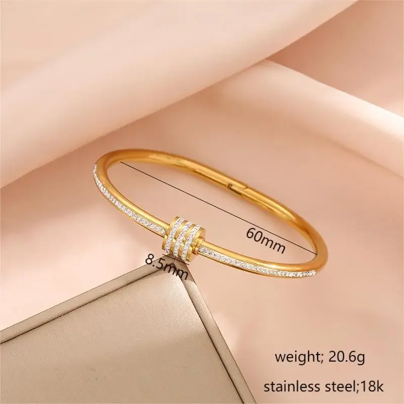 new Titanium steel non-fading rose gold bracelet a trendy and niche design for women on Instagram with a diamond-encrusted waist