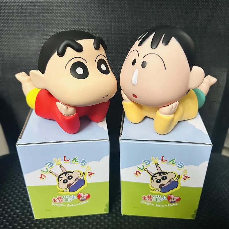 12cm Cartoon Crayon Shin-chan Neue Mobile Desktop-Ständer Anime Kawaii Haushalt Abbildung Modell Ornament Puppe Spielzeug Tablet stehen Geschenk