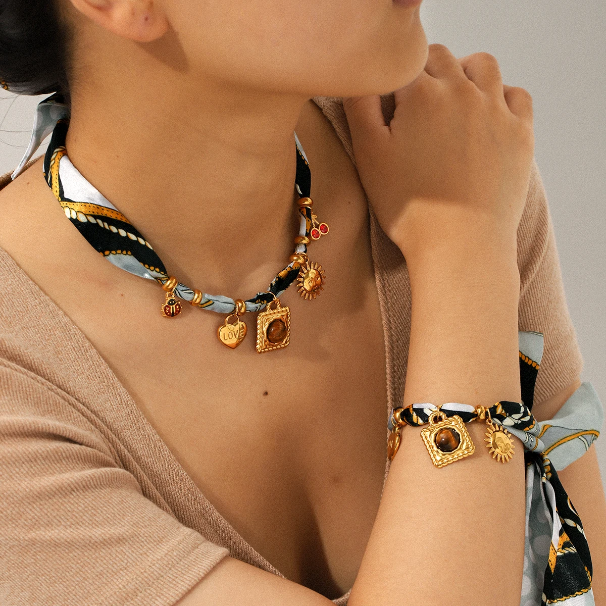 

Silk Scarf Charm Bracelet Stainless Steel Pendant Necklace Boho Women Waterproof Tarnish Free Hypoallergenic Vacation Wear