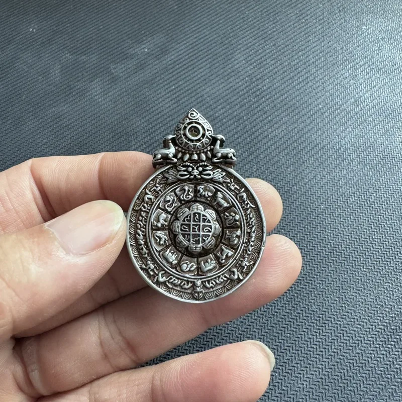Tibetan-style Nepalese , vintage iron jewelry, zodiac signs, nine palaces, and eight trigrams pendant