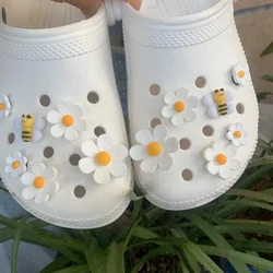 Dijes para zapatos con agujeros, listos para poner en Margarita blanca, combinación de girasoles, traje, hebilla de zapato, accesorios para zapatos de niña, superventas