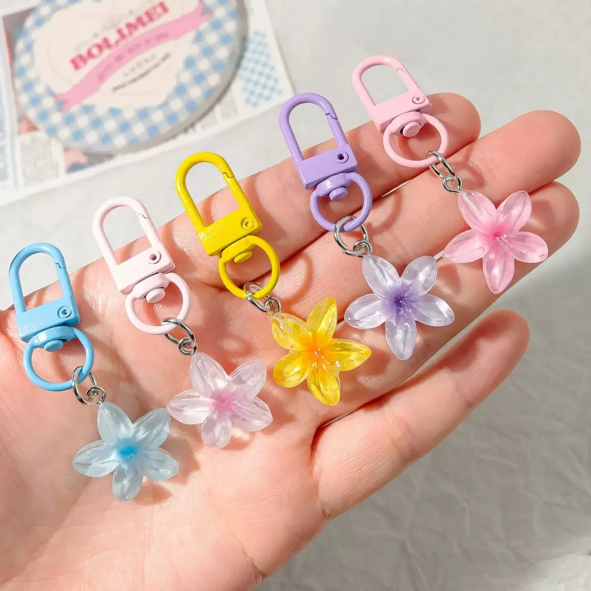 Kawai الملونة زهرة سلاسل المفاتيح حقيبة سماعة الاذن قلادة DIY بها بنفسك اكسسوارات سيارة حلقة رئيسية سلسلة مفاتيح حقيبة حلوة الديكور جوهرة معلقة
