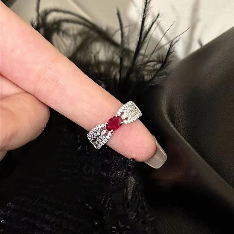New Fashion Vintage Red Zircon Rhinestone Copper Rings for Women Gorgeous Silver Color Opening Ring Wedding Party Jewelry Gift