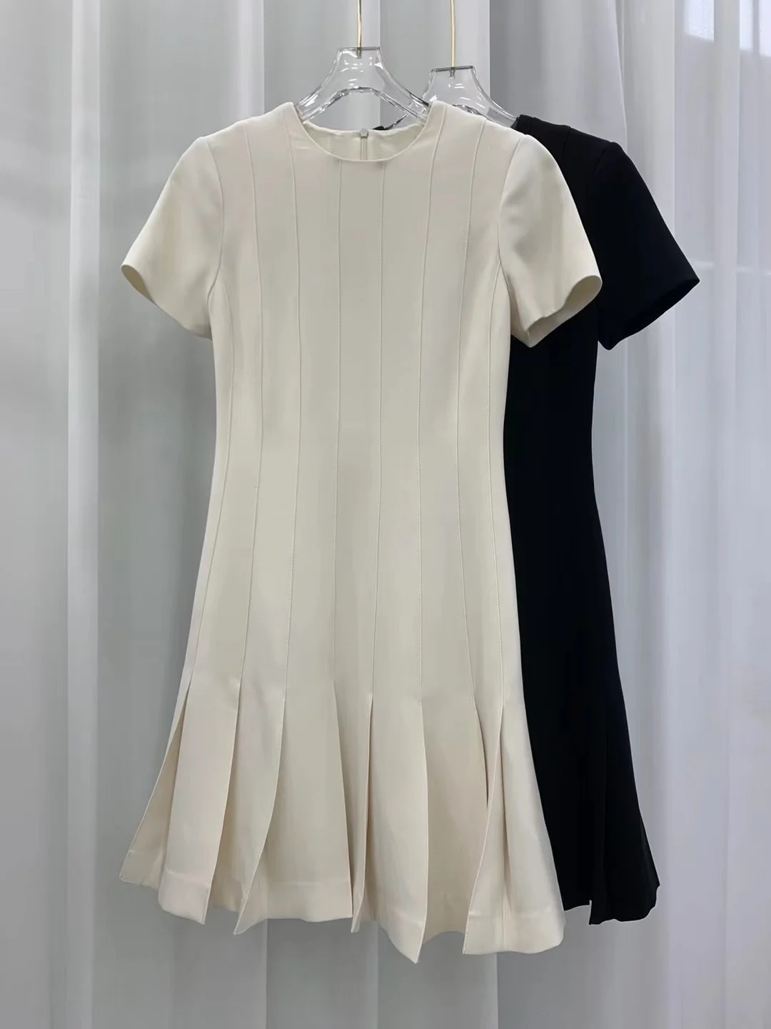 Elegant classic solid color fitted short sleeve dress