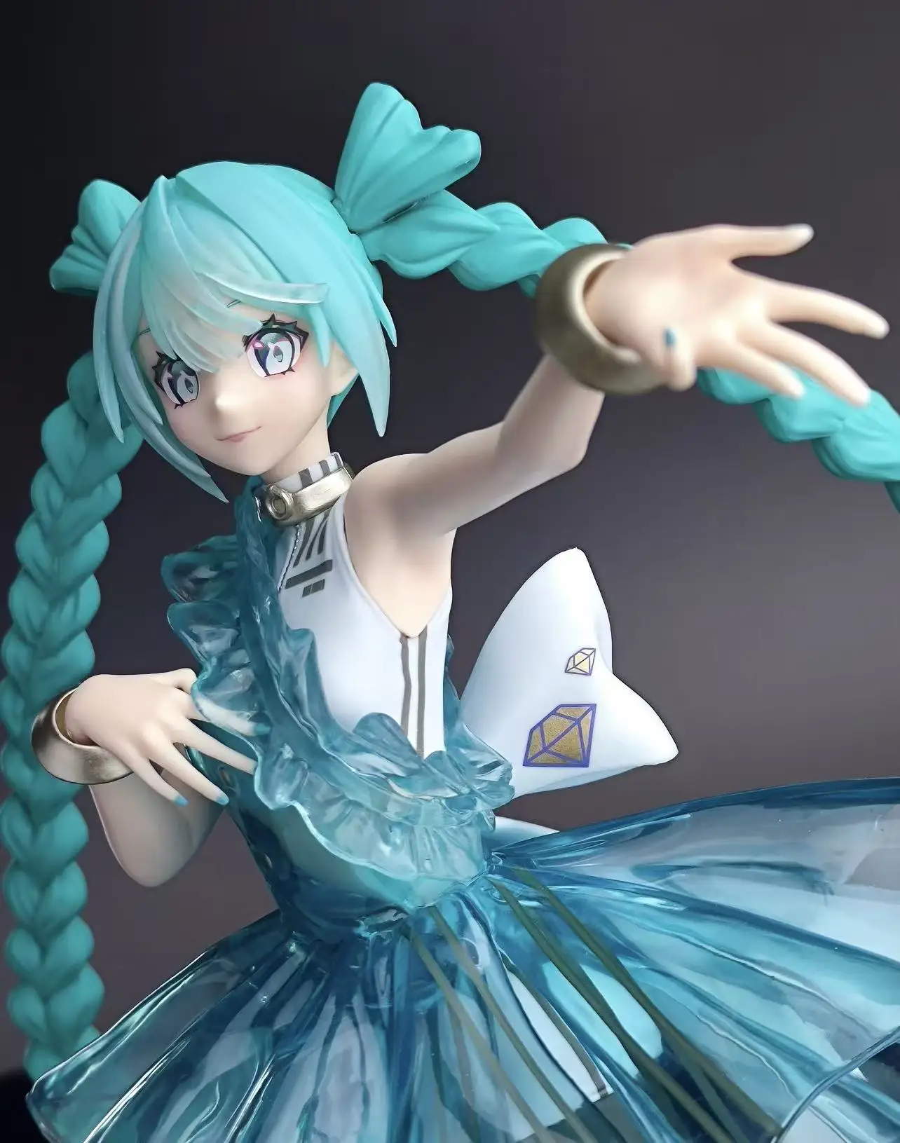 in-stock-bandai-original-banpresto-bpev-crystal-collection-emerald-hatsune-miku-anime-figure-model-decor-gift