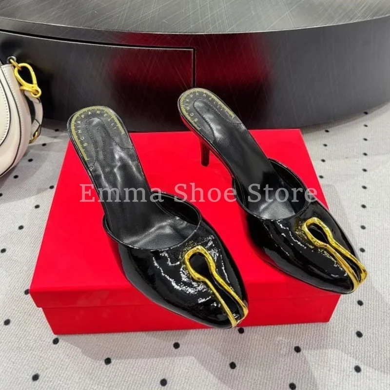 Элегантные женские черные лакированные кожаные тапочки с закрытым носком, дизайнерские сандалии на высоком каблуке-шпильке с металлической пряжкой, вечерние модельные туфли