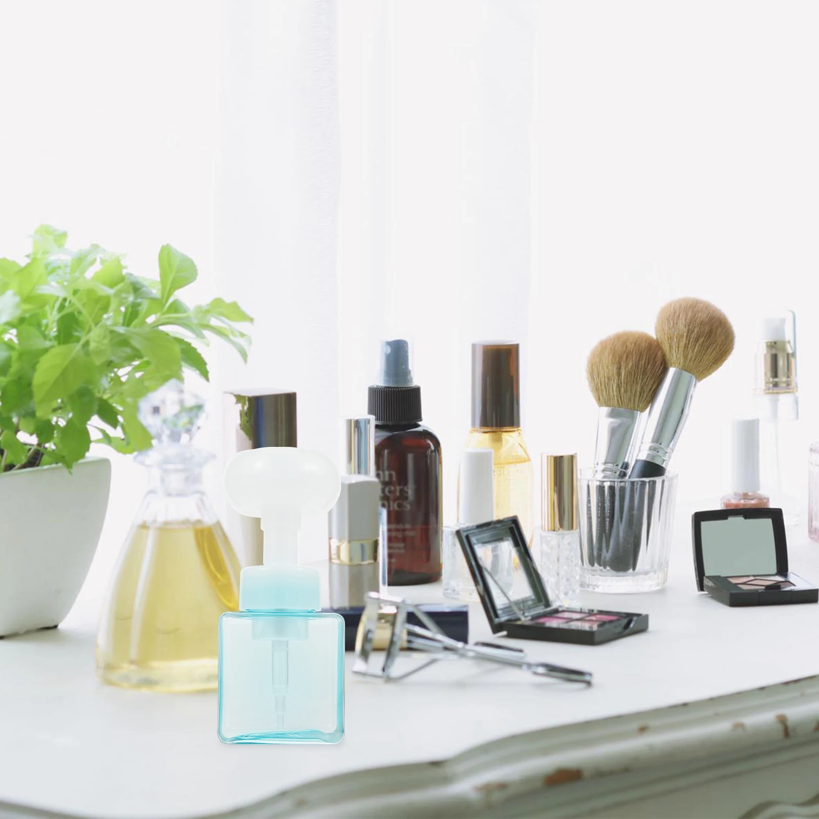 

250 Ml Flower-shaped Facial Mousse Bottle Soap Foaming Refillable Container Lotion Travel Dispenser Petg Material