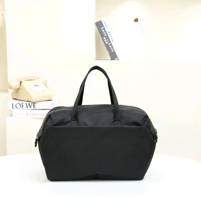 

Ultra Lightweight Travel Duffel Bag 30L Gym Bag Large Capacity Shoulder Carry for Business Travel Workout