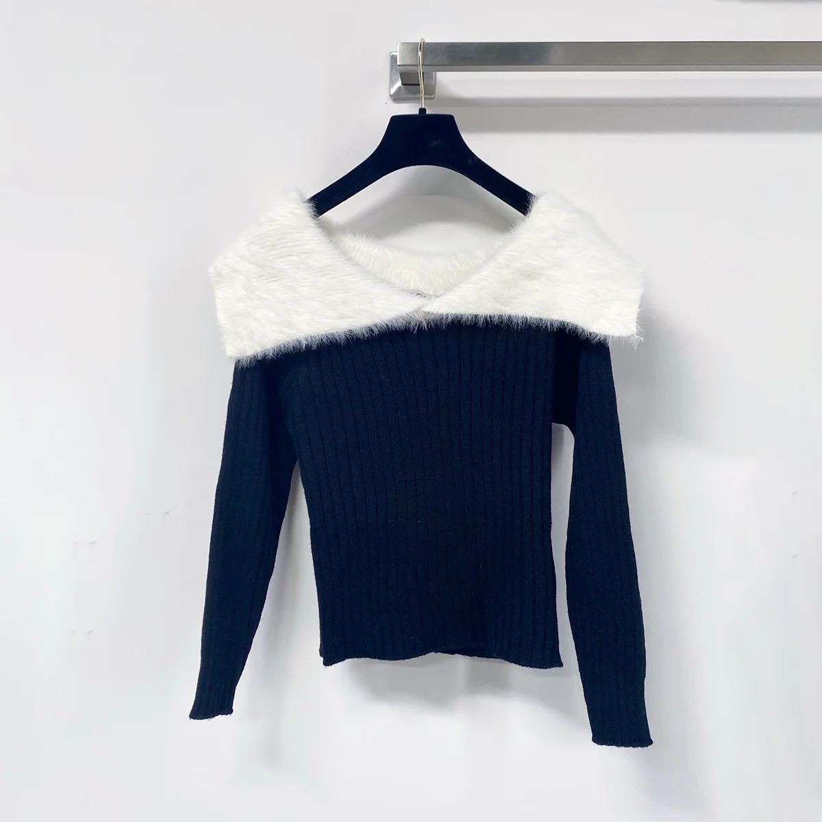 2026 High Quality Women's Hairy Big Collar One Shoulder Pit Strip Knitted Top--26819122