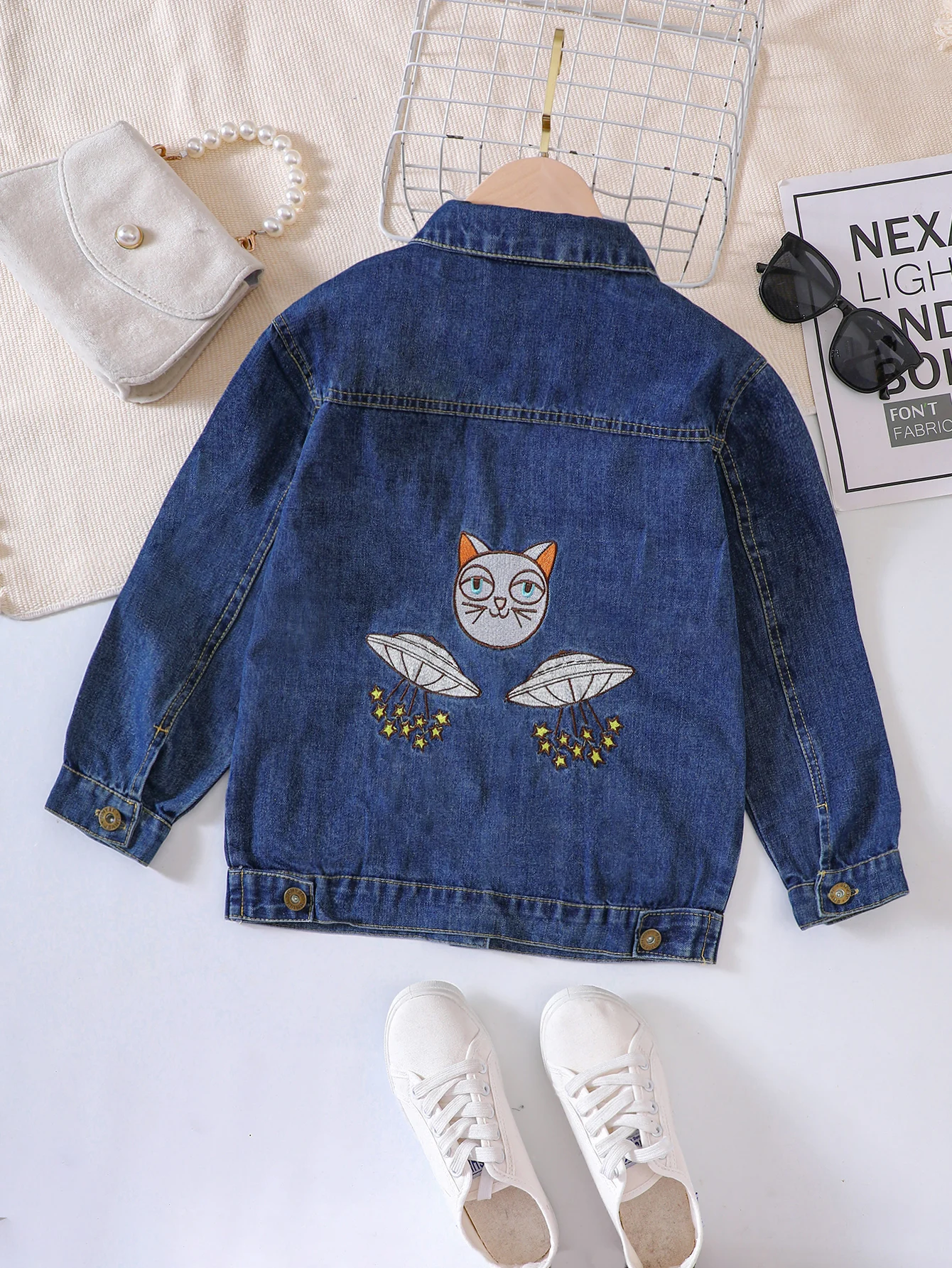 Middle Aged And Young Girls Fashion Trend Autumn And Winter Lapel Cat Embroidered Long Sleeved Denim Jacket