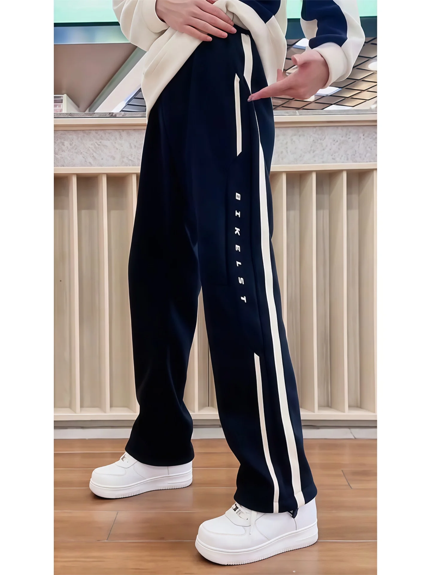 

Men's Fce Lined Straight Leg Pants Winter Casual Loose Fit Sport Long Trousers Trendy Brand All-Match Striped Wide Leg Pants