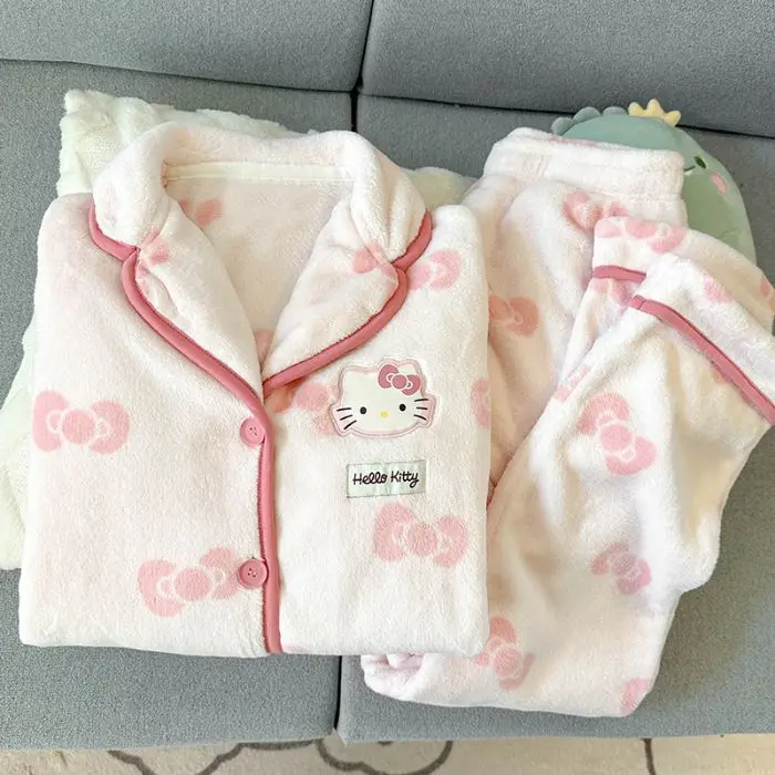 

Женская фланелевая пижама Hello Kitty на осень-зиму 2026: милый кардиган с отложным воротником, утепленный теплый домашний костюм для женщин