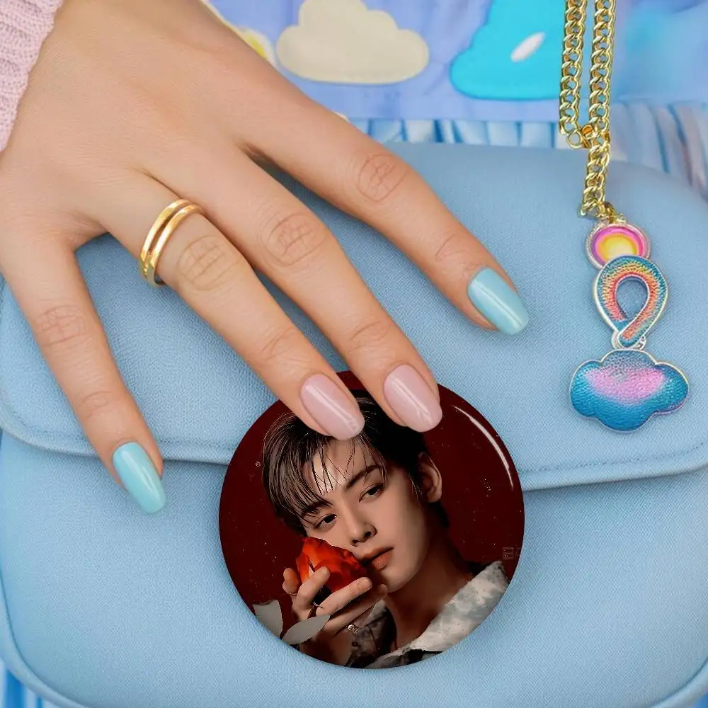 المغني C-Cha EunWooS صور دبابيس الإبداعية شارة مستديرة الهدايا دبابيس 32/44/58 مللي متر #4