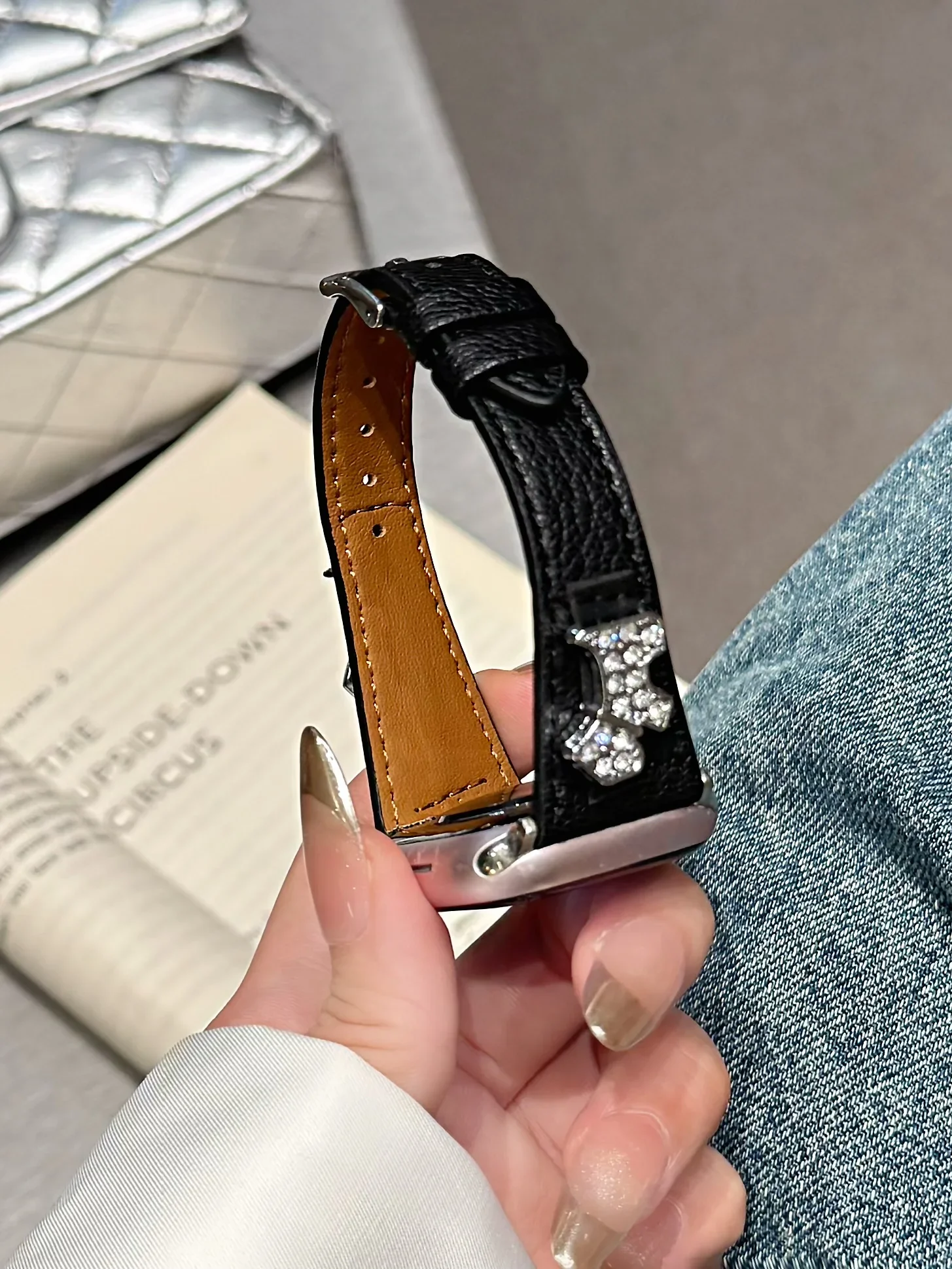 

Excellent Leather loop For Apple Watch band women 10/9/8/7/6/5/4/3/2/1 SE 38mm 40mm 41mm 42mm 44mm 45mm 46mm 49mm Strap