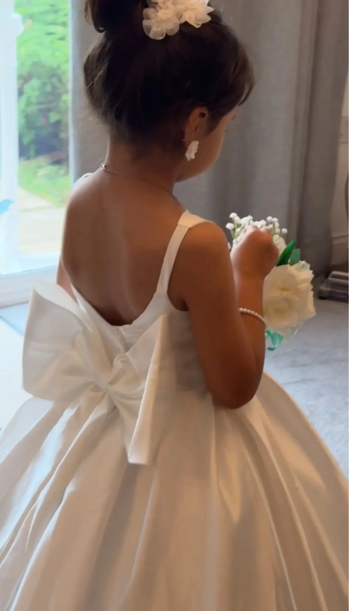Simply Satin Flower Girl Dresses for Wedding Sleeveless Backless with Bow Kids Birthday Party First Communion Ball Gown Custom