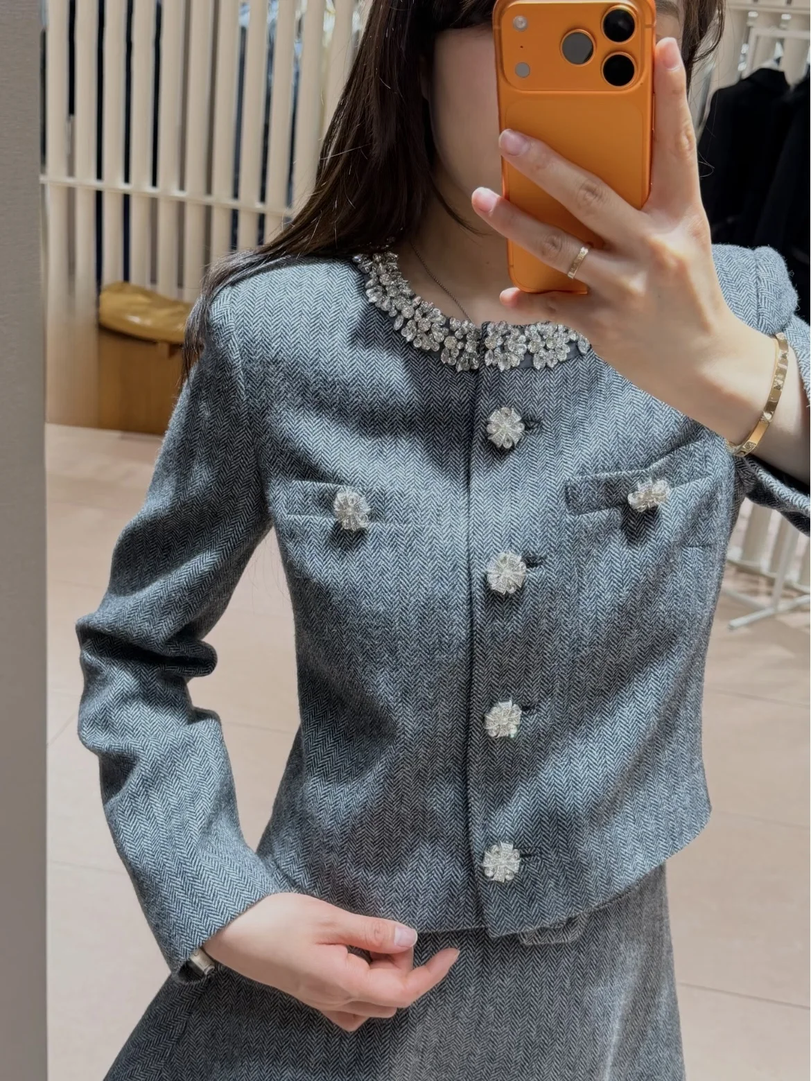 

Elegant Grey Woolen Suit Jacket with Heavy Rhinestone Collar Early Spring Fashion Women's Standard Fit Long Sleeve Coat