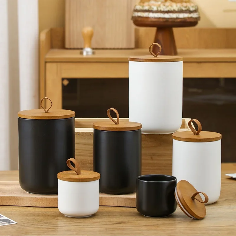 800/1300mL Concise Style Bamboo Lid Ceramic Storage Tank Can Be Used As A Home Storage Container To Store Coffee Beans and Oats