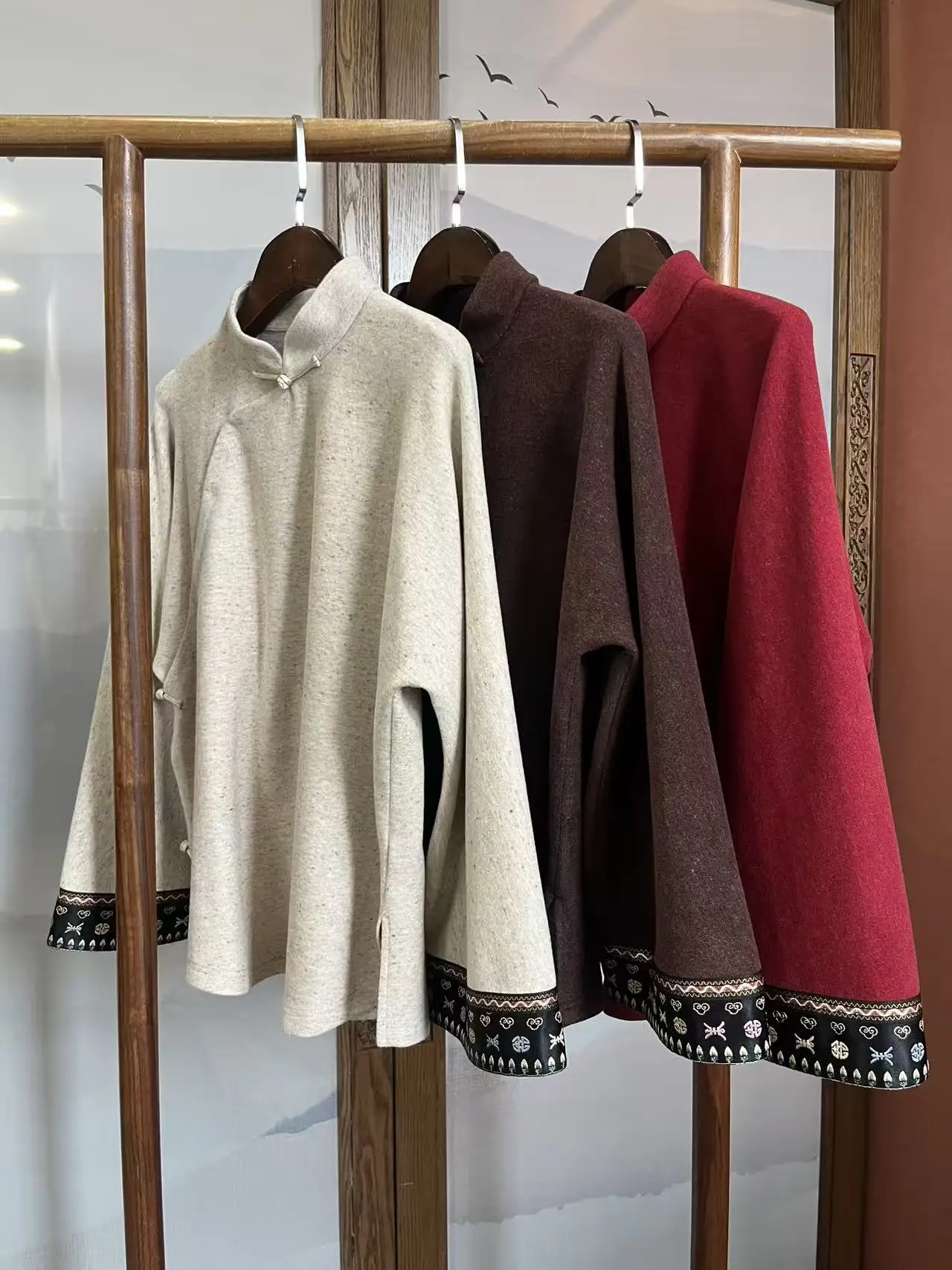 

New Arrival! Erjia Home Blend Camere Embroidered Sve Chinese Sle Top Loose Fit Long Sve Stand Collar Regular Length