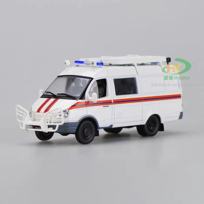 Diecast in scala 1:43 Transit Ambulanza medica Van Modello di auto in lega Prodotto finito Simulazione Collezione di giocattoli Regalo Modello