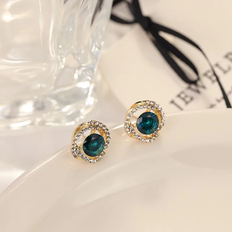 Hollow Twist Metal Inlay Green Rhinestones Stud Earrings for Women Girls Small Fashion Crystal Jewelry Golden Accessories Gift