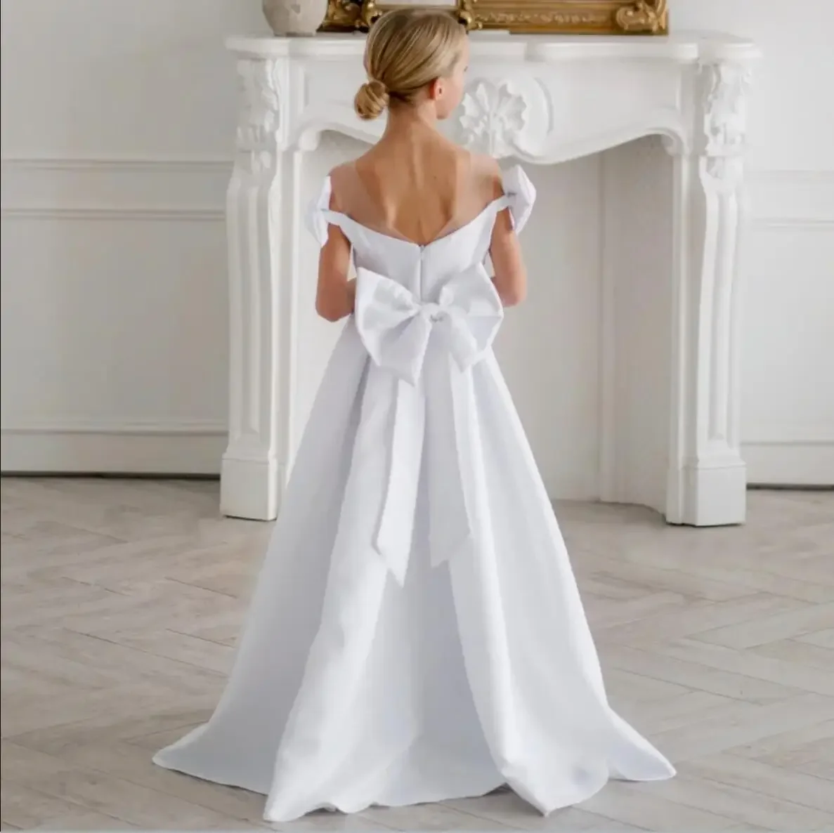 Białe sukienki dla dziewczynek z kwiatami Satynowe z kokardą Krótki rękaw na wesele Urodziny Bankiet Suknie Pierwszej Komunii Świętej