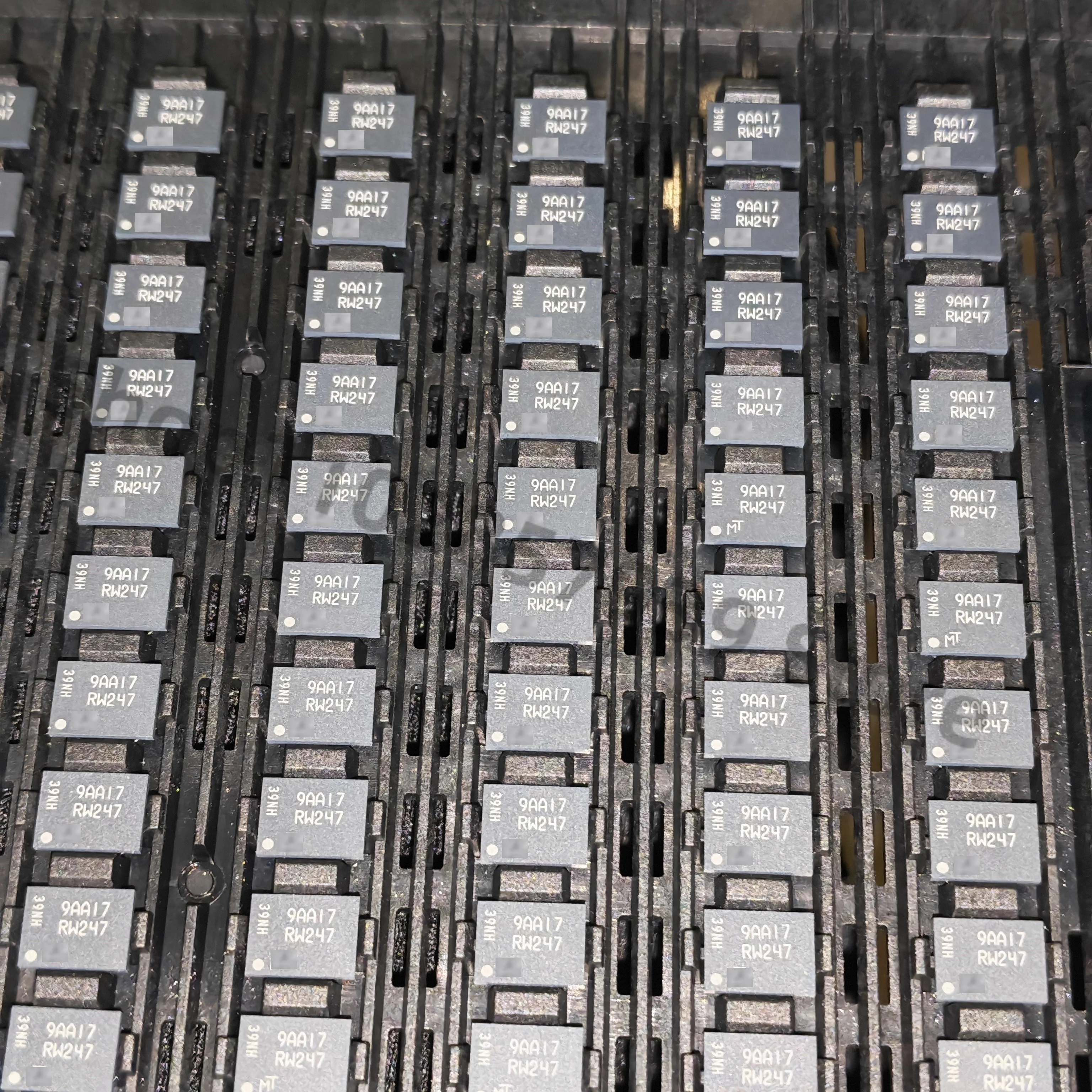 

2 шт./лот MT25QL512ABB8E12-0AAT RW247 BGA оригинальный чип памяти 512 МБ, в наличии, бесплатная доставка