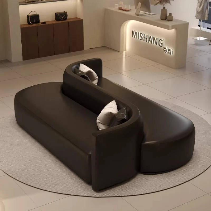 

Диван для зоны отдыха в магазине одежды, отеле, салоне красоты, кожаный, двусторонний, минималистичный, класса люкс, для приемной