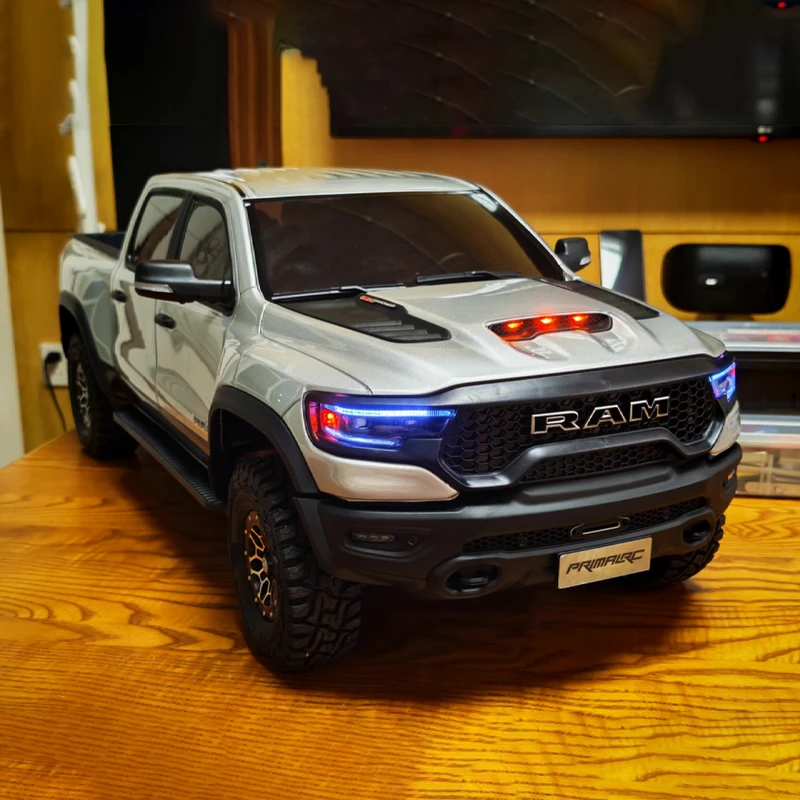 Thunder Dodge Tyrannosaurus Ram 1/8 Maßstab 4WD Fernbedienung Elektro-Offroad-Pickup-Truck RC Auto Simulation Kletterspielzeug