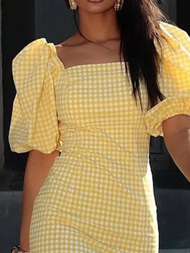 فستان سهرة صيفي بياقة مربعة أنيق للسيدات فستان ضيق ملفوف على الوركين 2025 موضة جديدة فستان قصير بأكمام منتفخة ومطبوع متقلب