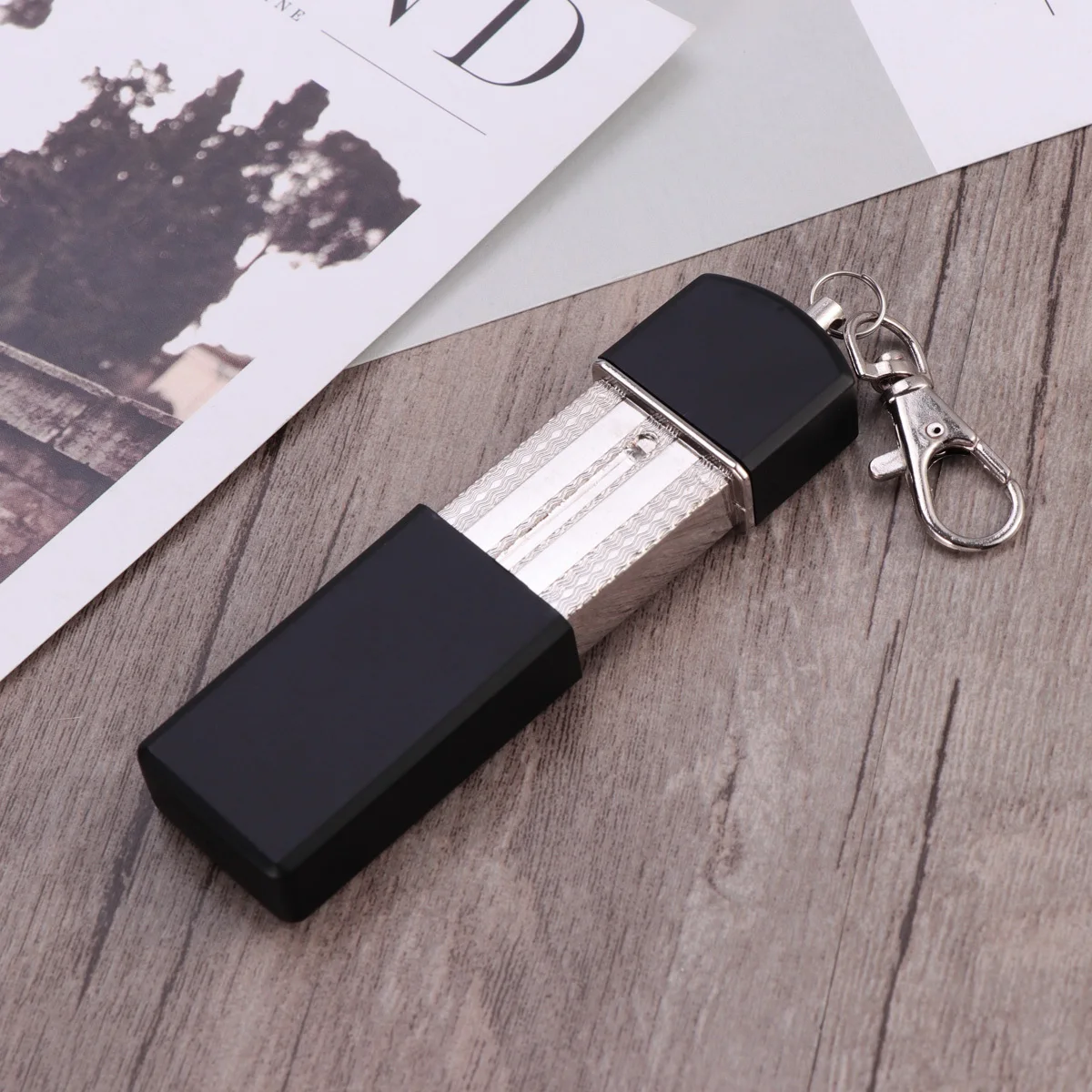 

Portable Key Ash Holder For Outdoor Travel Smoking Cigarette Use Pocket Ashtray Ash Holder Key Chain Ashtray Black