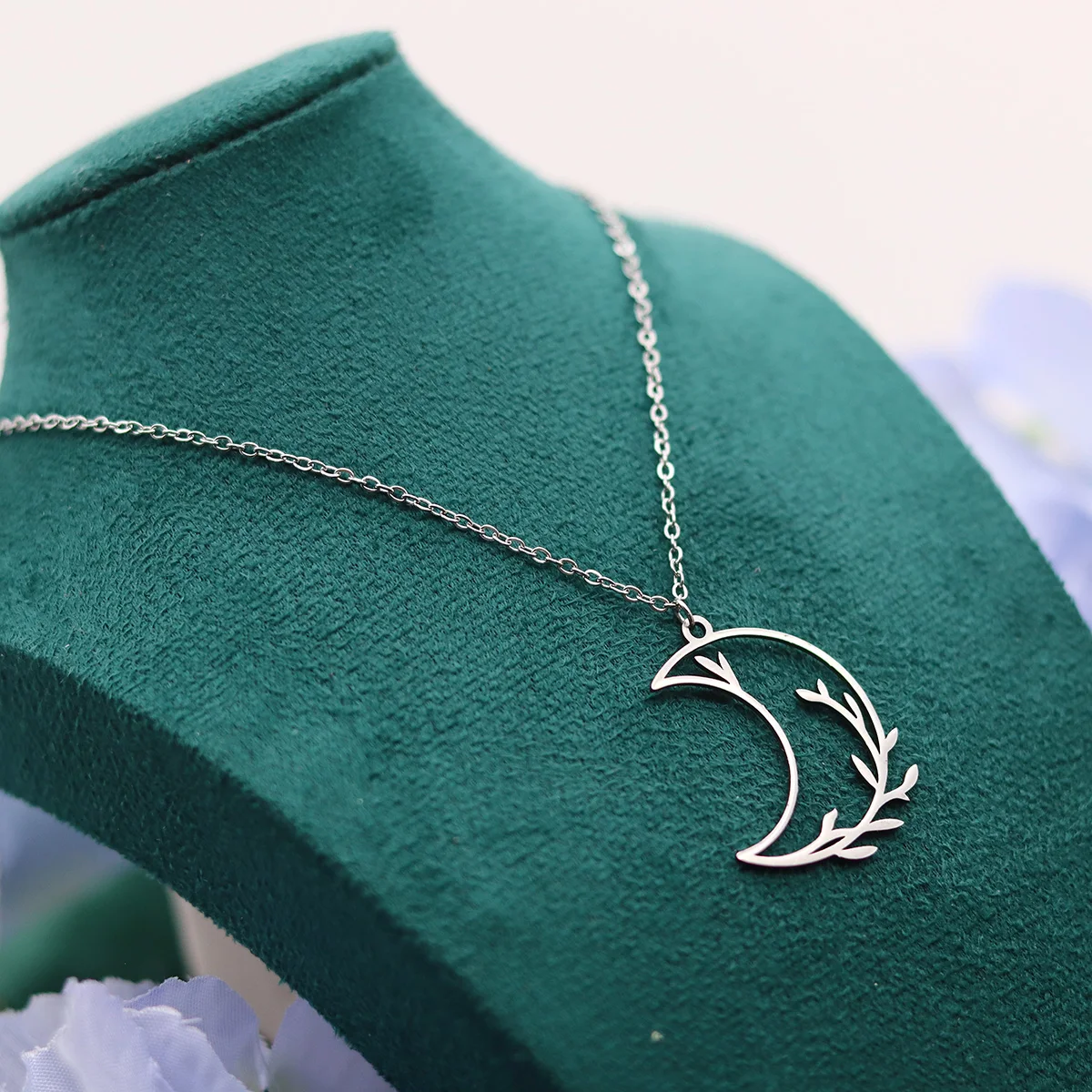 قلادة كينيتيال من الفولاذ المقاوم للصدأ على شكل هلال على شكل قمر مع تصميم فرع رقيق مثالي للارتداء اليومي #5