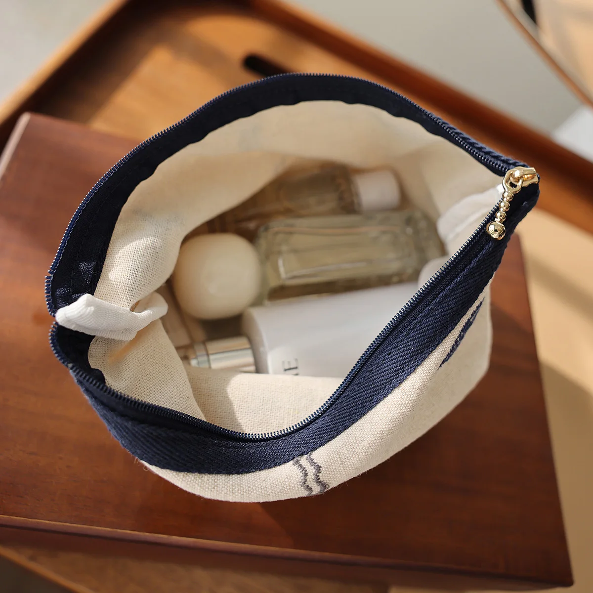 Embroidered Cosmetic Bag Literary Simple Storage Bag Travel Portable Zipper Makeup Bag Ethnic Style Liner Handmade Medium Bag