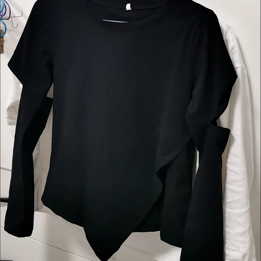 Koszulki z dziurami damskie czyste nowe iregularne Hip Hop seksowne jesienne zaprojektowane z długim rękawem eleganckie estetyczne młode proste dziewczyny topy Harajuku