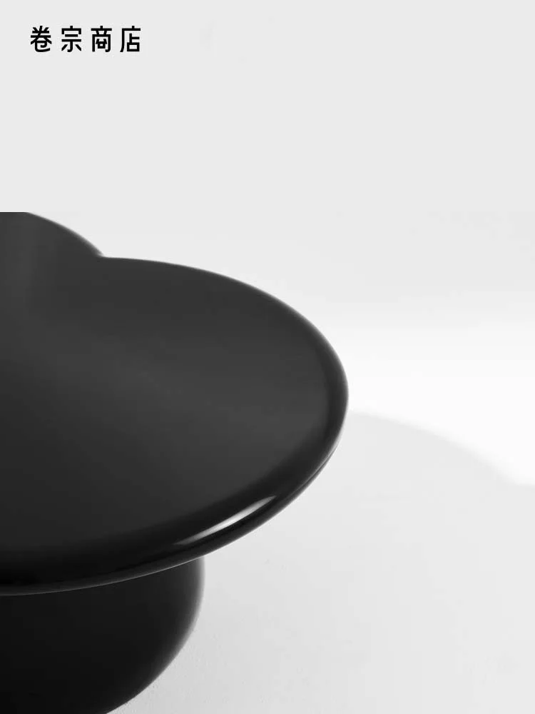 Freizeithocker aus natürlicher Lammwolle