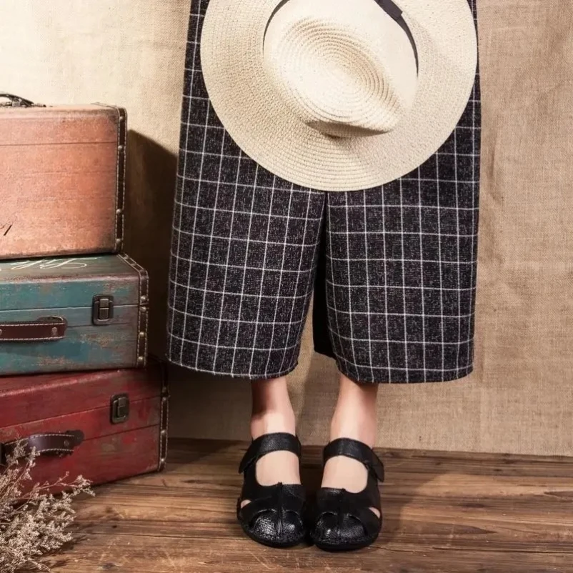 2025 Chaussures لوحات الصيف تنفس صندل مسطح أحذية الصنادل للنساء أحذية جلدية بدون كعب حقيقية