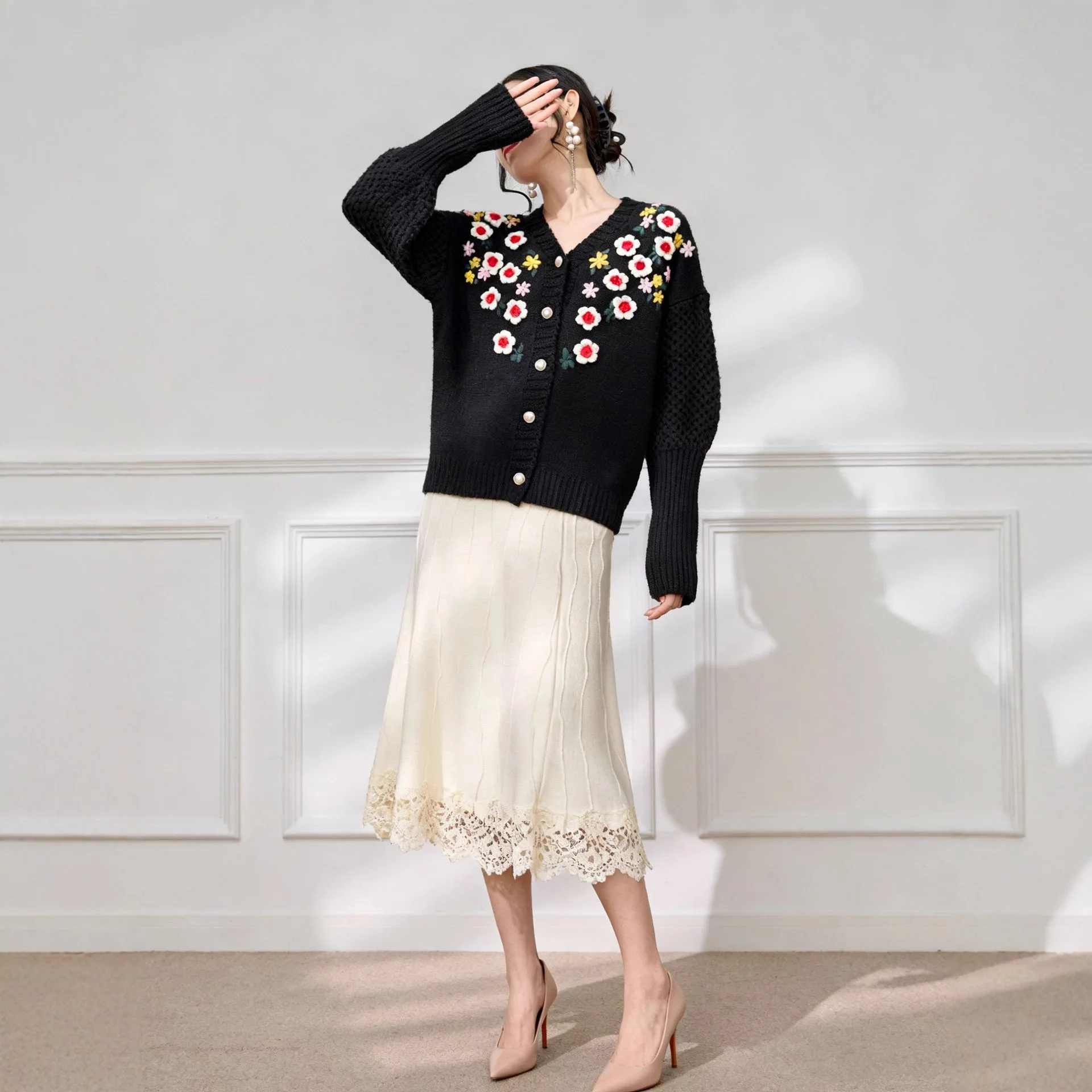 الفرنسية الرجعية نمط الصناعة الثقيلة زهرة التطريز سترة مشغولة من الصوف الخريف والشتاء سترة المرأة الجديدة #2