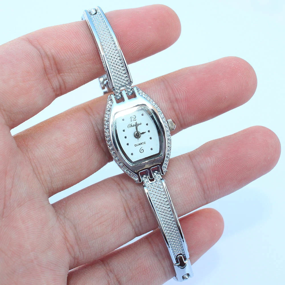 8 قطعة مختلط السائبة المرأة سوار الساعات عارضة أنيقة العصرية مجوهرات الفاخرة أزياء المرأة الكوارتز المعصم O92m8