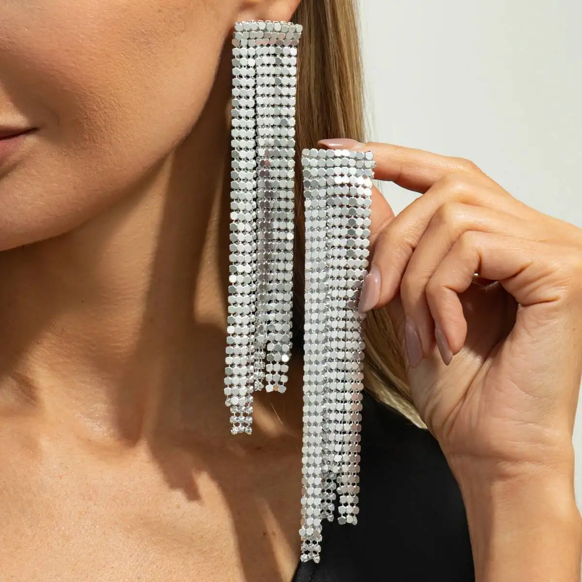 

SHIXIN Luxury Metal Sequins Tassel Drop Earrings Women Exquisite Shiny Geometric Long Pendant Earrings Party Jewelry Accessories