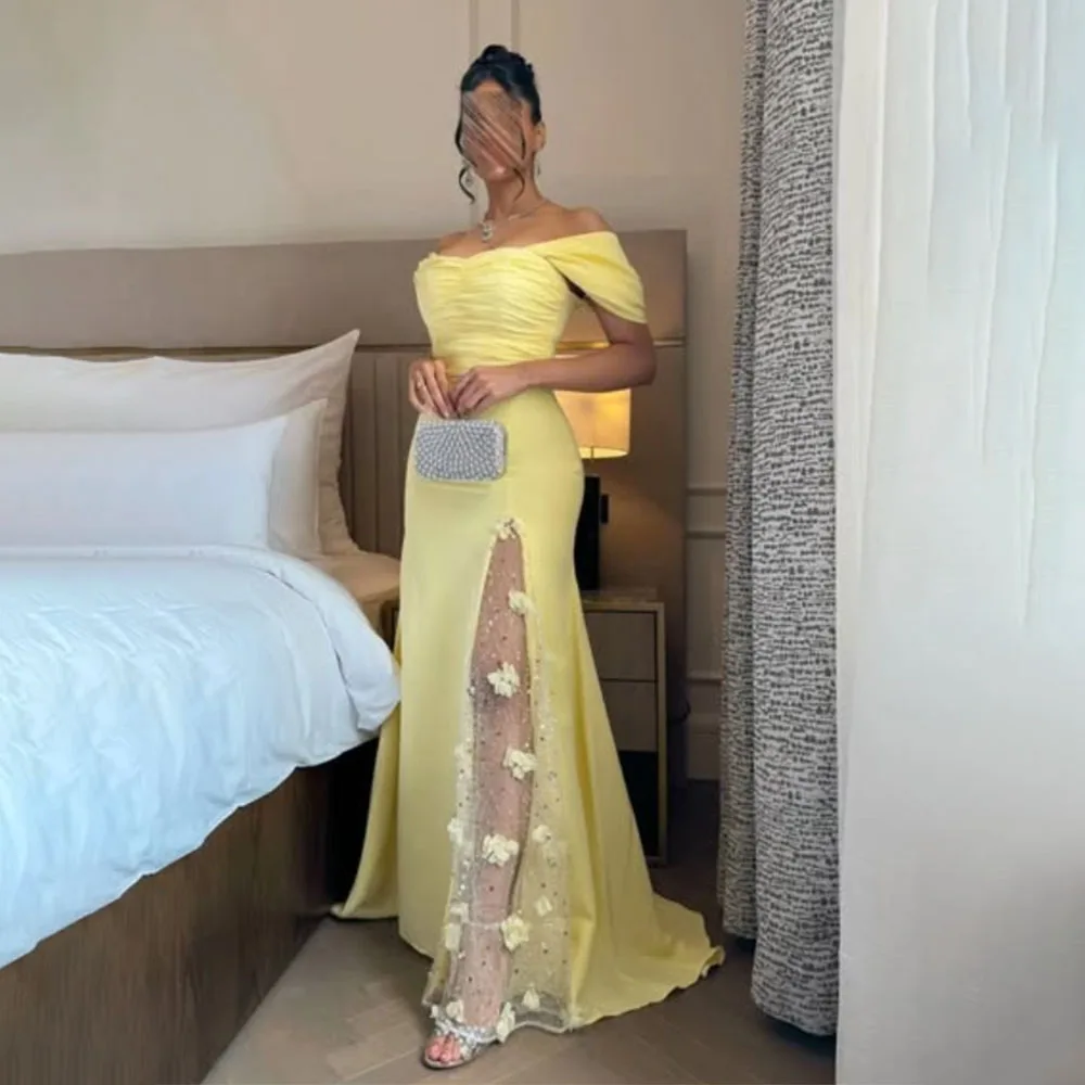 高品質カスタムメイドの床丈イエローアップリケスパンコールバックレスハイフォークオフショルダースイープトレインチュールしわ加工レディースドレス