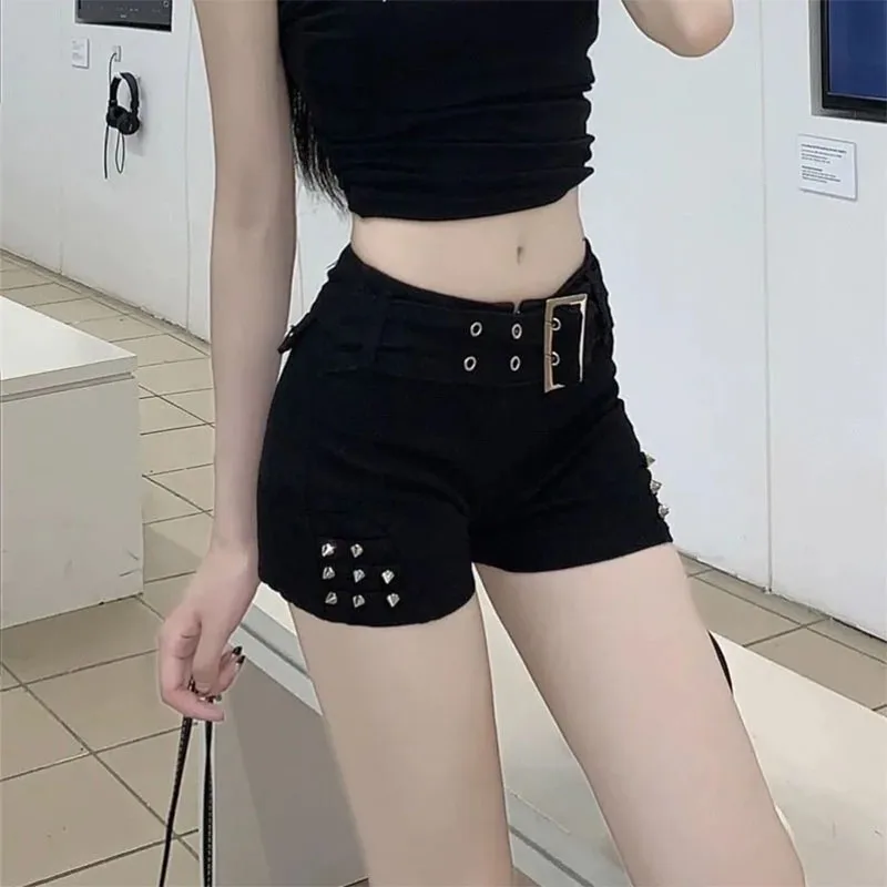 Pantaloncini di jeans a vita bassa neri sexy Hot Girl Donna American Retro Elastico Slim Jeans ultracorta Pantaloncini di jeans con rivetti gotici Y2K