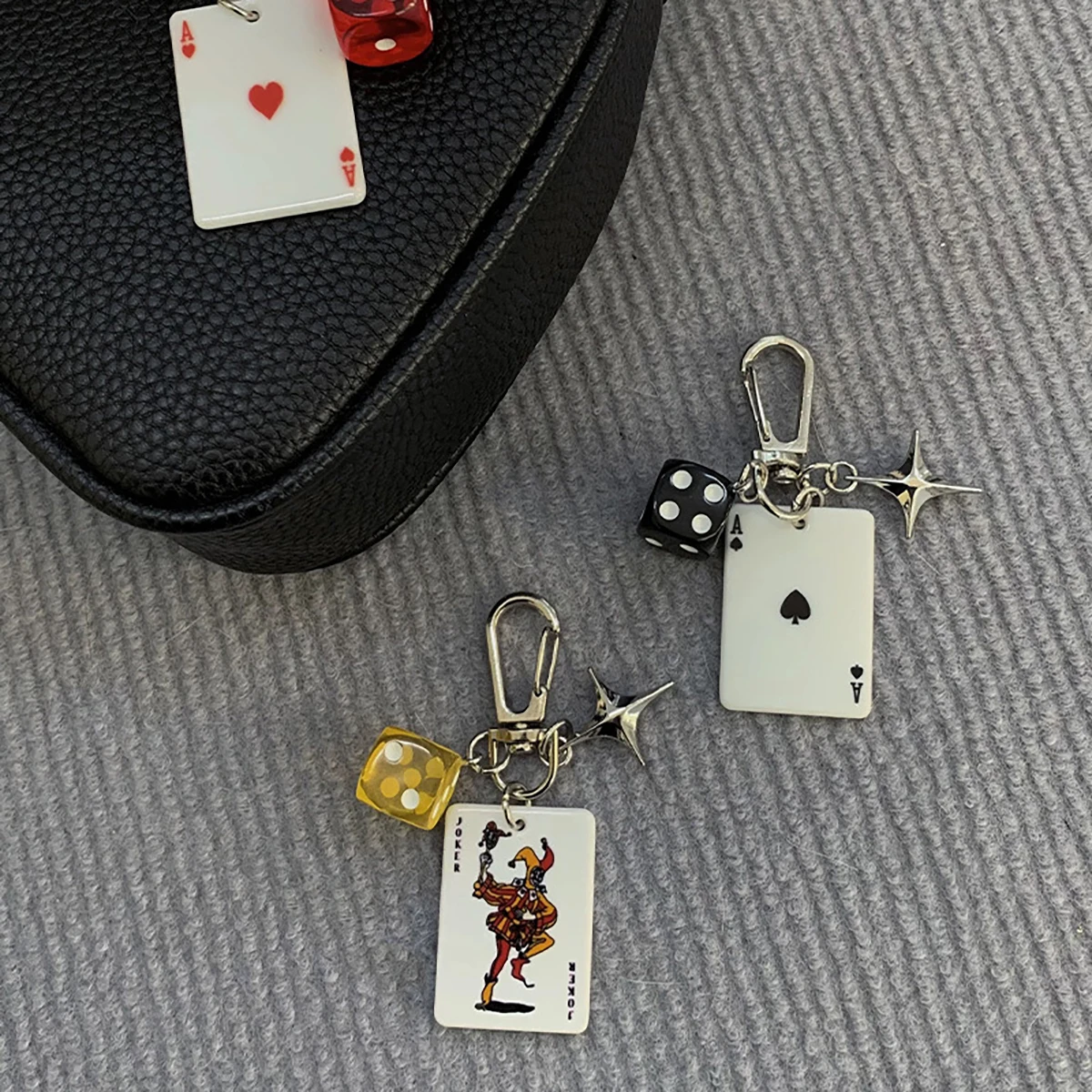 جديد شخصية ثلاثية الأبعاد مجسمة اللون النرد بطاقة اللعب المفاتيح بطاقة اللعب عنصر حقيبة سماعة الاذن قلادة