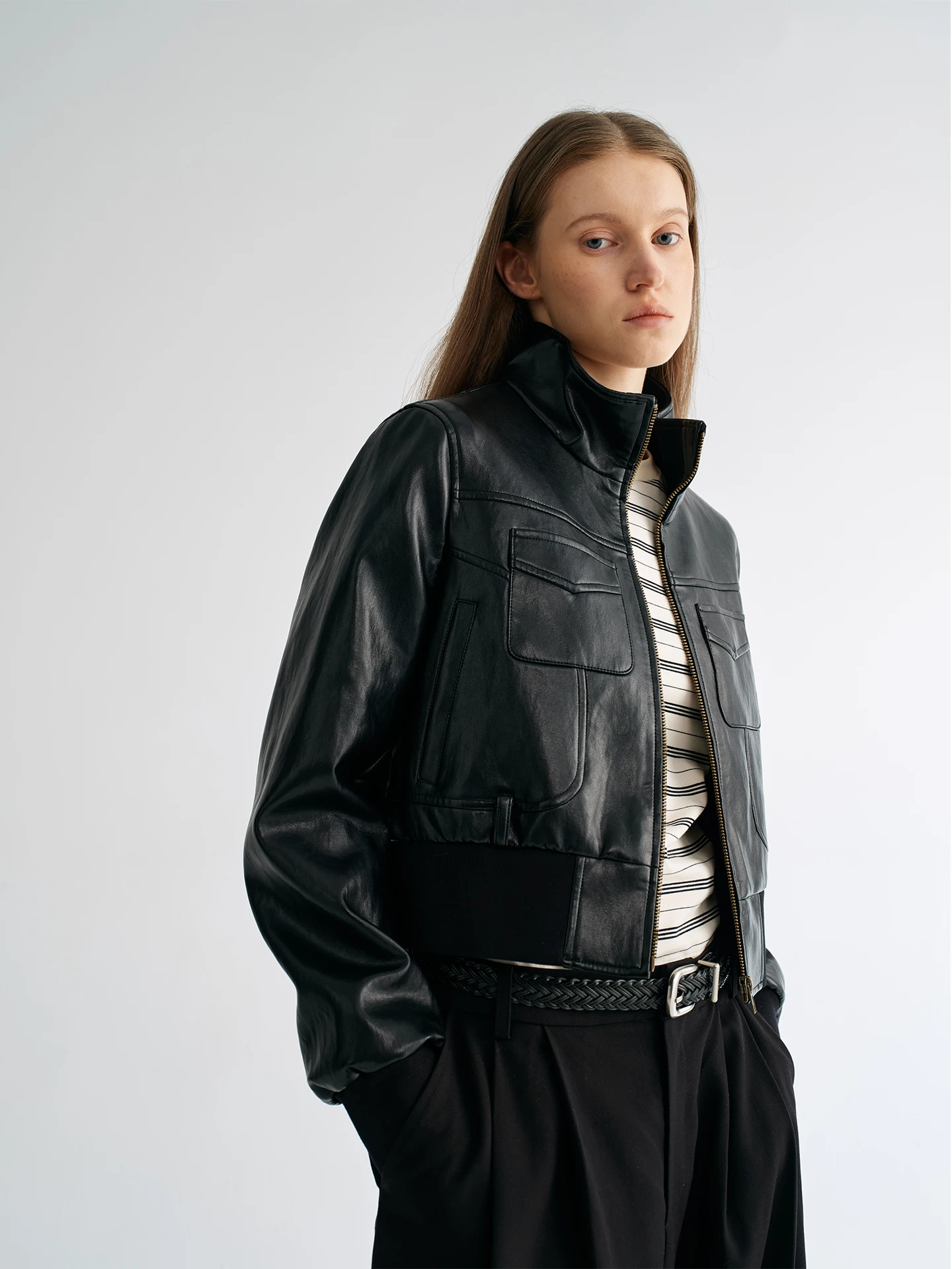 Goffrid Jaet ort de Alta Qualidade em Couro com Fio Metálico, Design Feminino Sensacional, Efeito Alongador de Pernas, Couro com Proteção Ambiental...