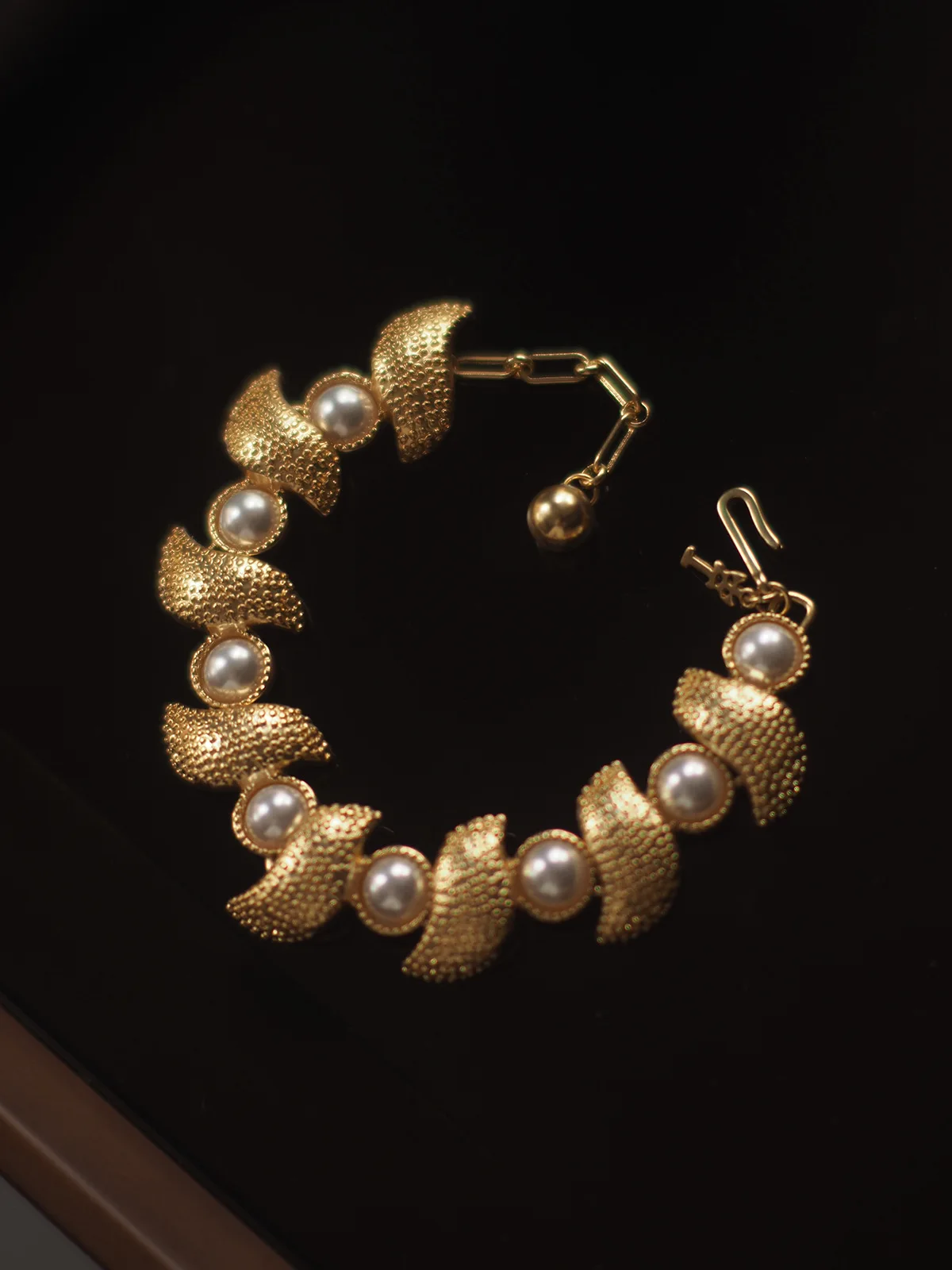 

Edwardian 18K Gold Filled Vintage Mabe Pearl Jewelry Set Waterproof Intaglio Ribbon Pearl Ear Stud/Bracelet/Necklace Waterproof