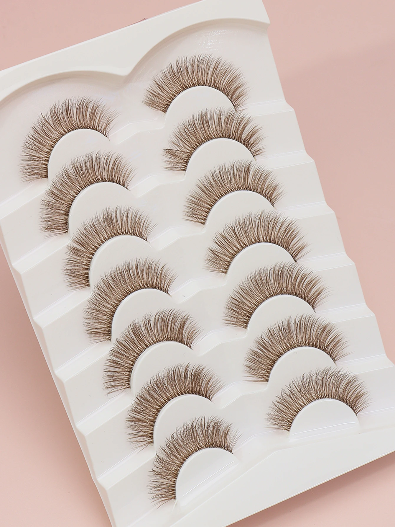 7 paia di ciglia marroni; comodo e bellissimo effetto da indossare; stile arricciatura naturale verso l'alto.