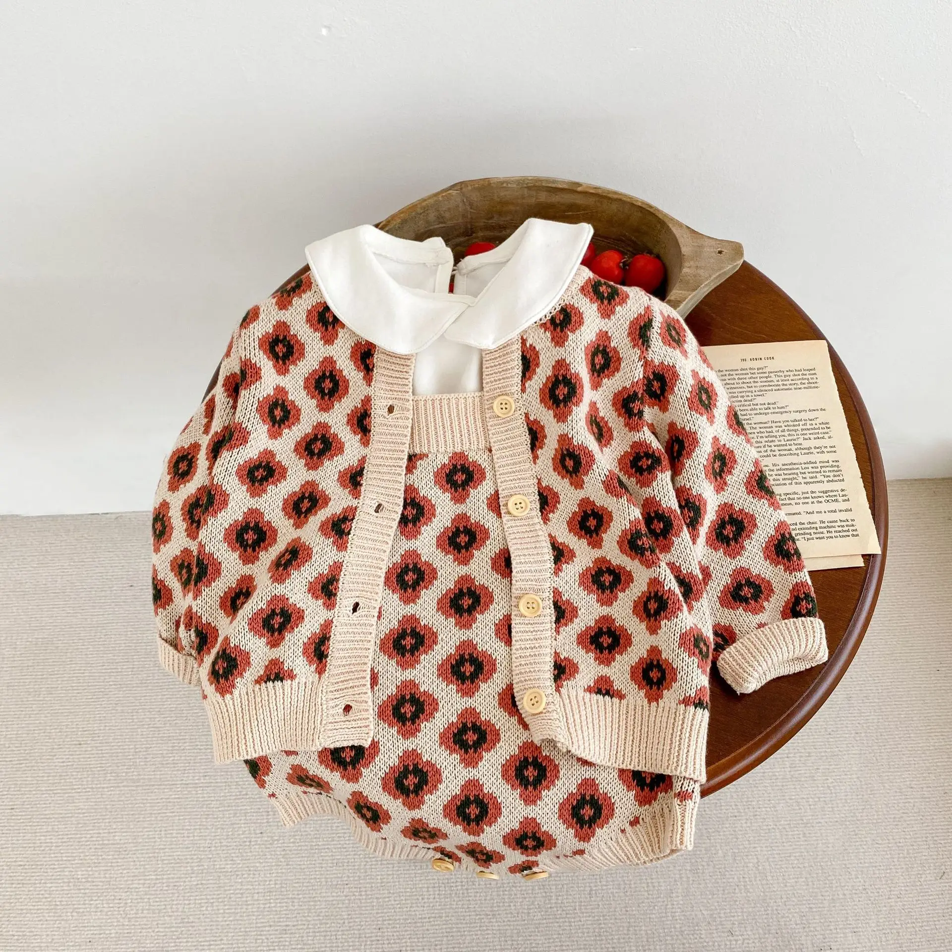 Ins2022 autumn baby sweater set clover baby knitted cardigan top + sleeveless romper 2-piece set