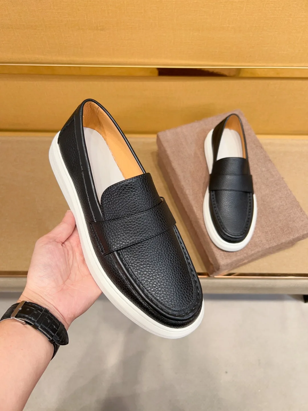 

Men's Genuine Leather Casual Sports Sneakers Outdoor Comfortable Breathable Running Shoes