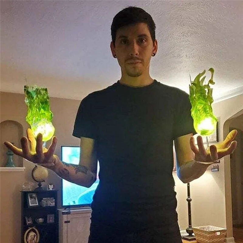 لعبة جديدة مضحكة للهالوين كرة نار سحرية على اليد ديكور منزلي LED كرة نار مضيئة زينة رائعة للحفلات باللون الأسود