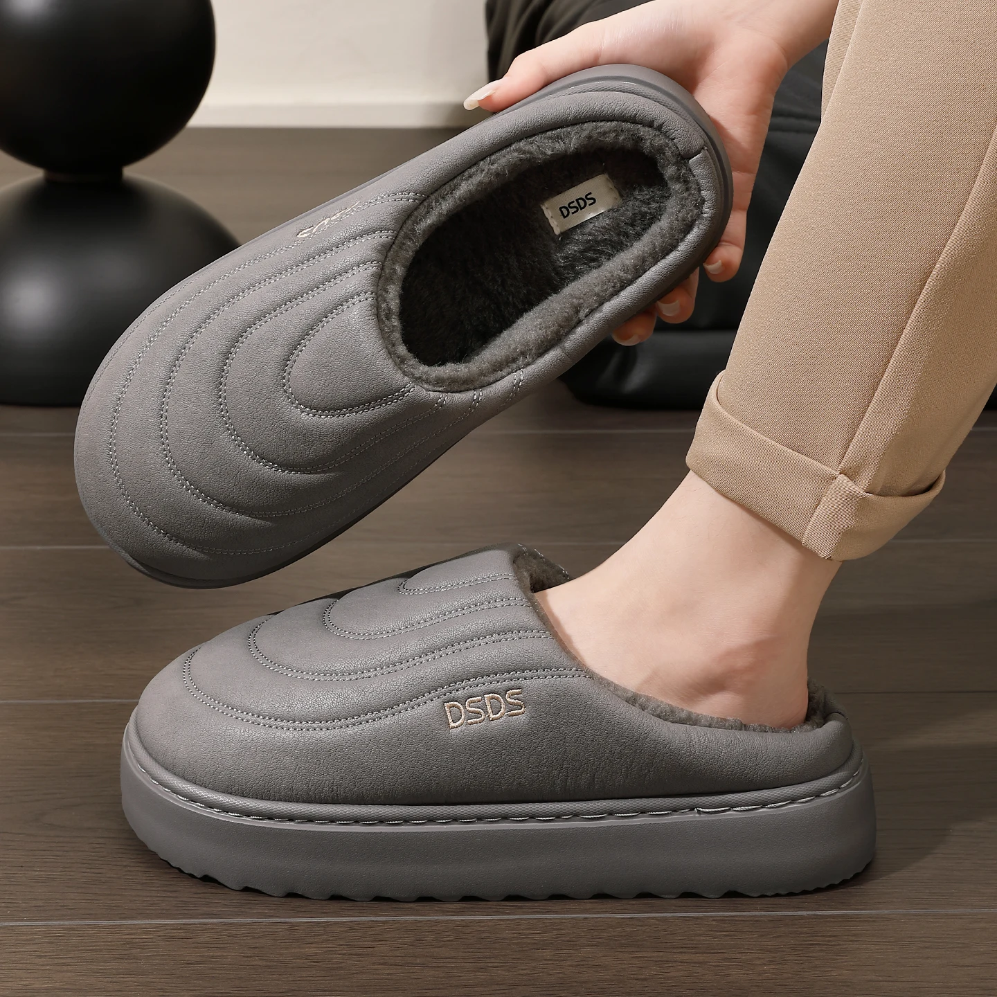 Winterwarme Plüsch-Hausschuhe, wasserdicht, rutschfest, mit dickem Fell, für drinnen und draußen, gemütliche Schuhe für kaltes Wetter, für Damen und Herren. – Detail 6