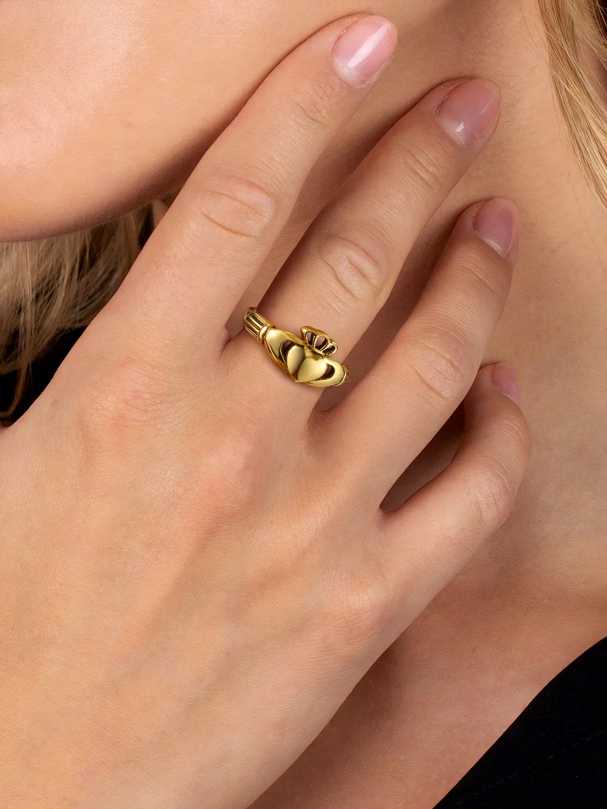 ChainsPro Claddagh Rings for Love Retro-style Stainless Steel 14K Gold Plated Crown Heart Hand Women Wedding Anniversary Ring